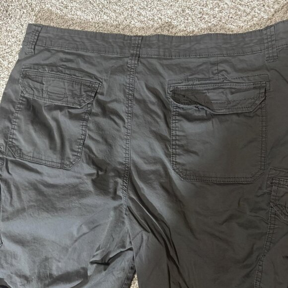 Unionbay Cargo Shorts Mens 40 Charcoal Gray Stretch Multi Pocket Utility Casual - Picture 5 of 9